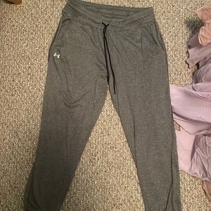 Women’s size medium under armour joggers.